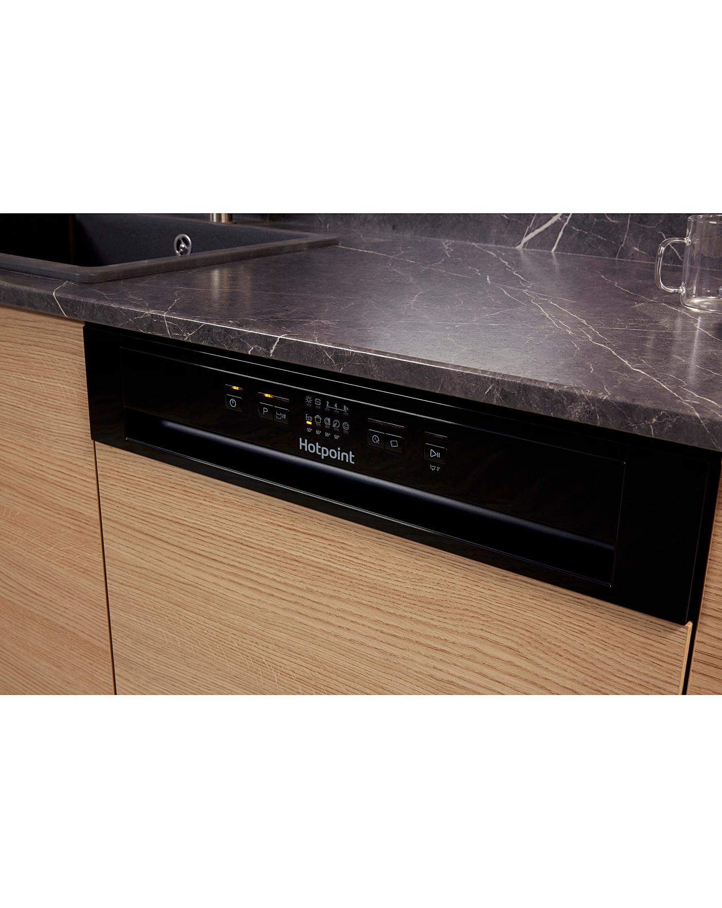  Hotpoint HBC 2B19 UK Integrated 13-place Full-Size Dishwasher