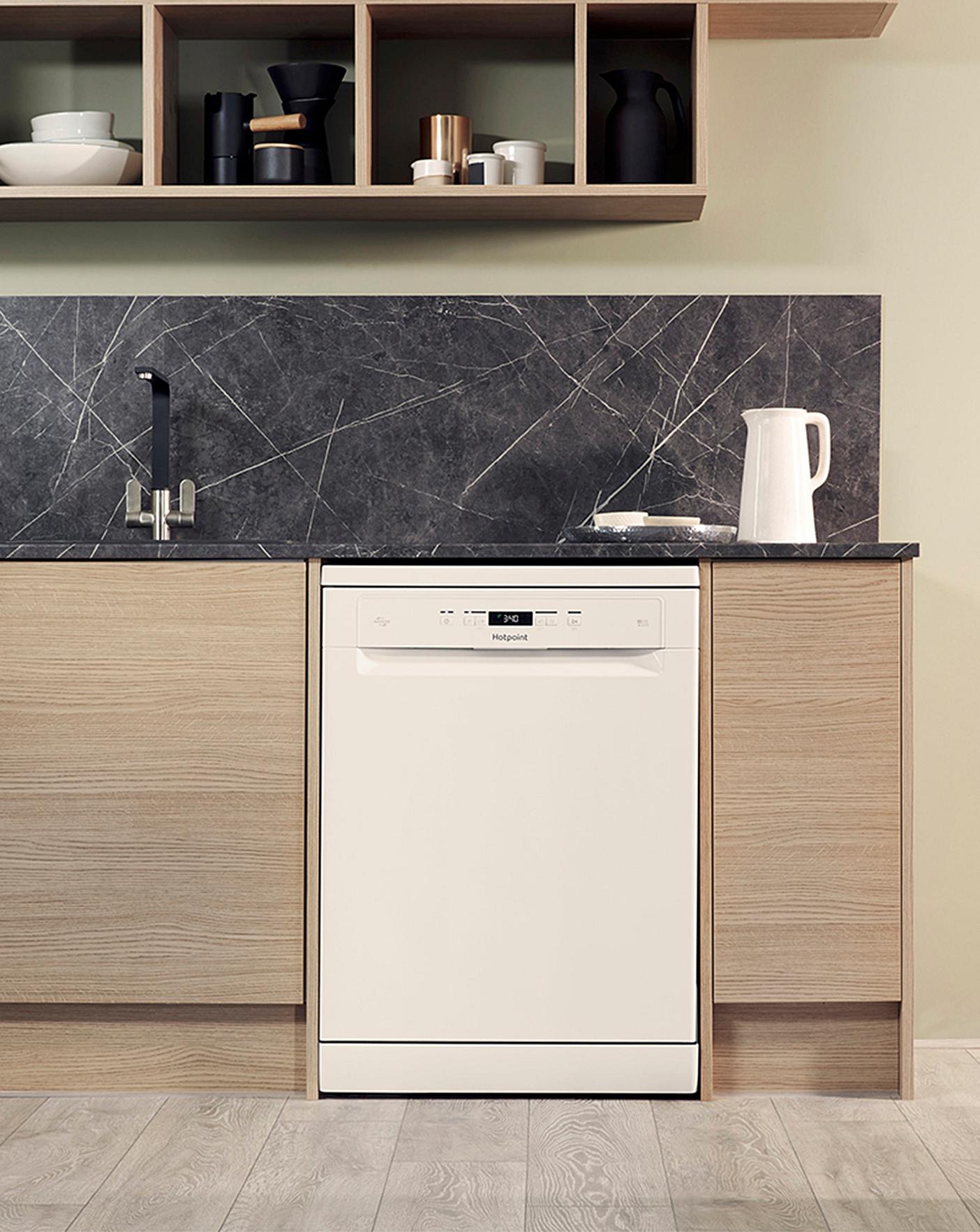  Hotpoint HFC 3C26 W C UK Freestanding 14-place Full-Size Dishwasher - White