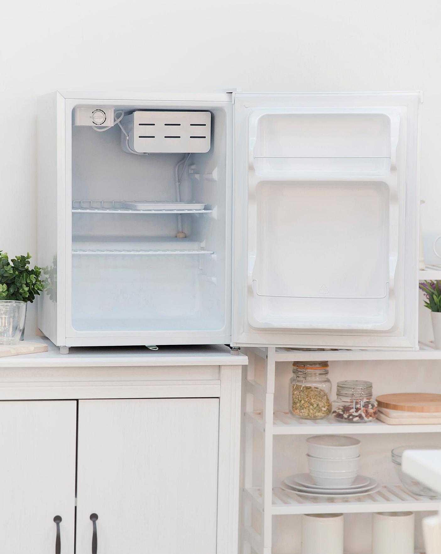  Russell Hobbs RHTTF67W-LCK Mini Fridge Lockable White